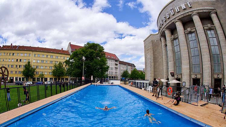 Baden vor der Volksb&uuml;hne