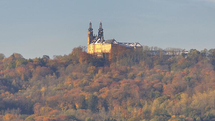 Kloster Banz mit weißer Haube.