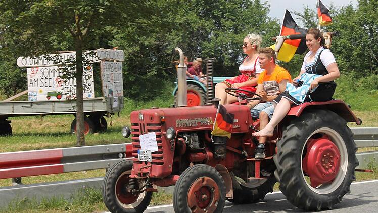 Ein Highlight für die Traktoristen: Die Ausfahrt von Fierst nach Ebern.
