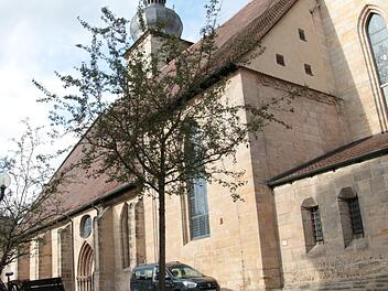 Eigentlich ist hier Parken verboten, st&auml;dtische Fahrzeuge haben eine Sondergenehmigung.Foto: Josef Hofbauer