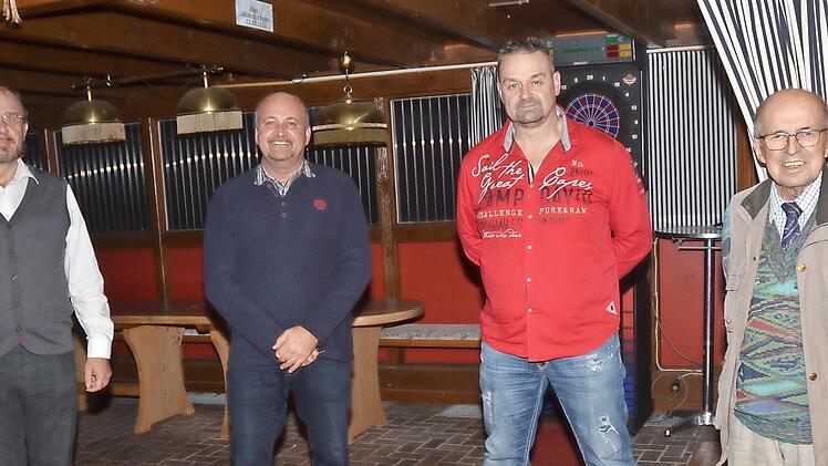 SPD-Kreisvorsitzender Ralf Pohl (links) gratuliert dem neuen Vorstand des SPD-Ortsvereins Burggrub-Neukenroth/Stockheim mit (von links) Jörg Roth (Zweiter Vorsitzender), Timo Fleischmann (Erster Vorsitzender) und Hans Parnickel (Kassier und Schriftführer).