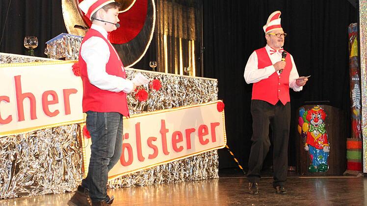 Begrüßung durch Noah Hildenbrand und Klaus-Peter Kackert.  Fotos: Roland Mayer
