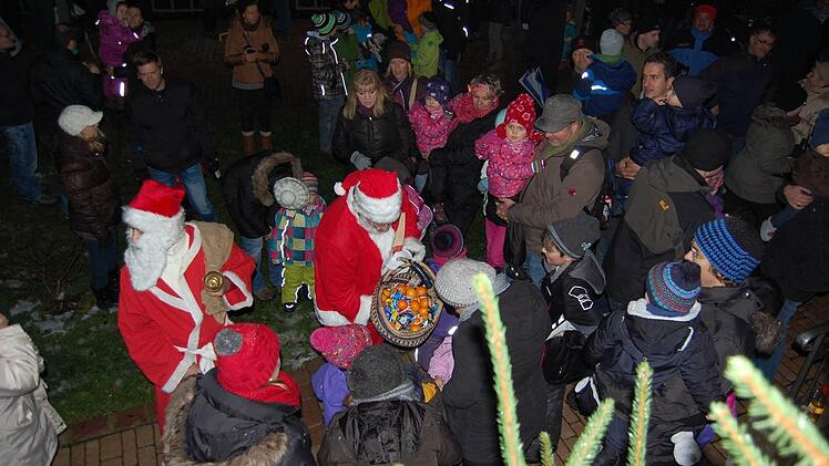 Am 6. Dezember ist es wieder so weit, die Hassenbacher Vereine, mit voran die Feuerwehr, organisieren und gestalten den beliebten Winterzauber - hier ein Bild vom vergangenen Jahr.  Foto: Günther Straub