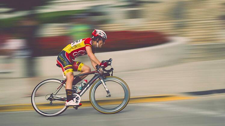 Der Frankenwald-Radmarathon findet jedes Jahr in Stockheim statt. Bei einem Sturz am Sonntag wurden vier Teilnehmer verletzt. Symbolfoto: pexels.com