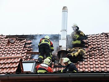 Altendorf: Brand in Wohnhaus - Feuerwehr und Co. mit rund 100 Einsatzkräften vor Ort