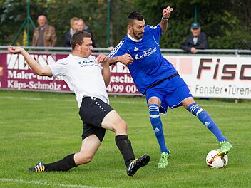 Schon 25 Treffer hat Kevin van Bürck (rechts) vom FSV Ziegelerden in dieser Saison erzählt, genau so viele wie sein Kollege Dominik Schirmer und der Neufanger Frank Tucci (Kreisklasse 4). Foto: Heinrich Weiß