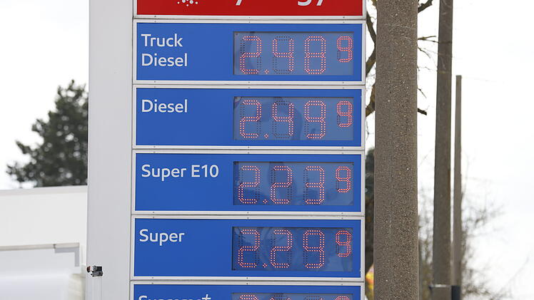 Spritpreise steigen am Karfreitag weiter - neuer Rekord bei Diesel