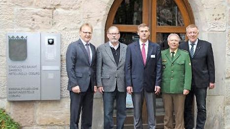 Inspektionsleiter Bernd Rebhan, Rainer Gilde, stellvertretender Sachgebietsleiter im Bauamt, Eugen Hügle, Fachberater zum Schutz gegen das Verbrechen, Polizeipräsident Reinhard Kunkel und Oberbürgermeister Norbert Kastner eröffneten die neue Beratungsstelle.