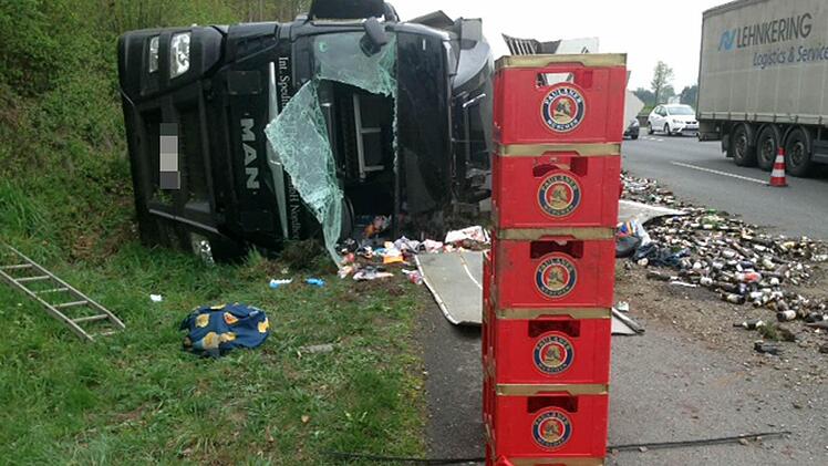 Vor allem Paulanerflaschen lagen in Scherben.