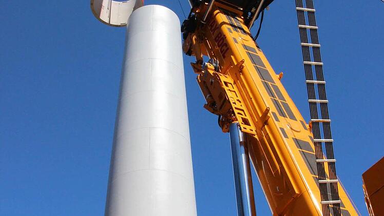 Der gigantische Kran im Einsatz Foto: Friedwald Schedel