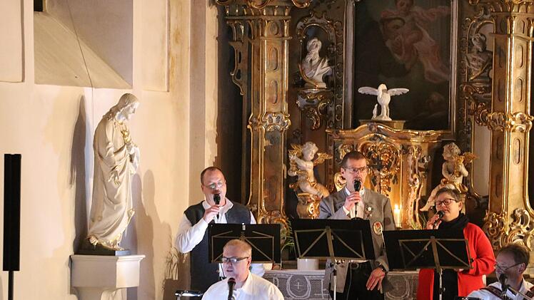 Die Auersberg Buam singen über "Frieden in allen Herzen". Foto: Sebastian Schmitt