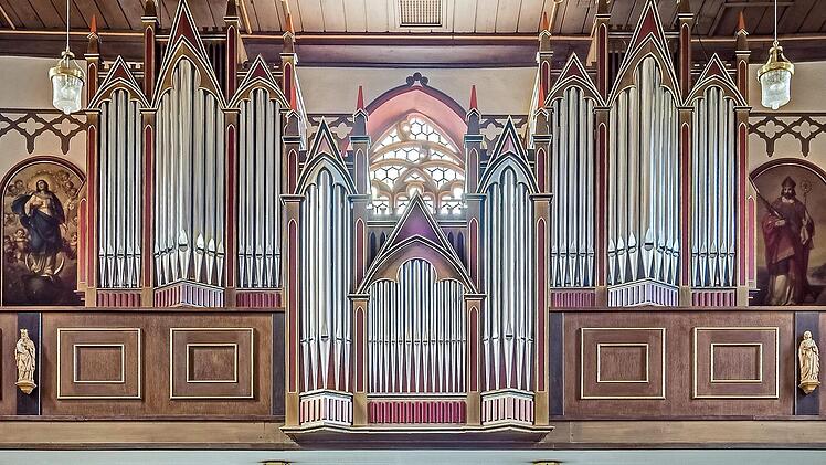 Die Orgel in der katholischen Stadtpfarrkirche in Hofheim ist eine Hoffmann-Orgel aus dem Jahr 1987.