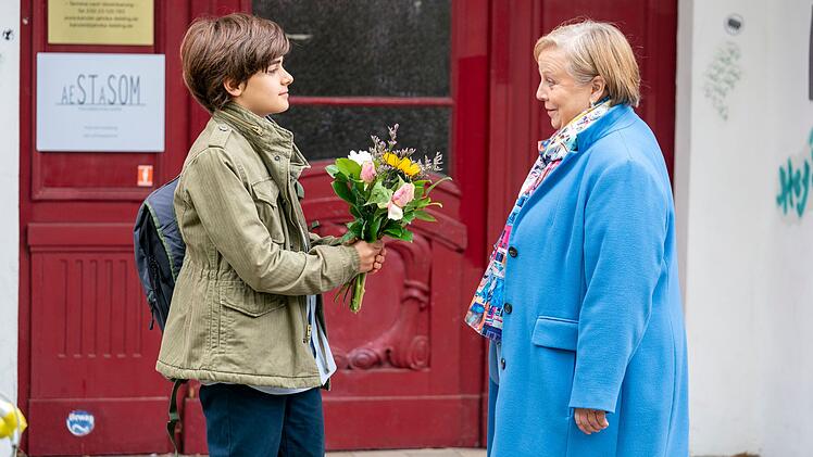 Der zw&ouml;lfj&auml;hrige Luca (Lionel Hesse) hat geschafft, was noch keiner schaffte: Er hat Rechtsanw&auml;ltin Dr. Talia Jahnka (Gabriela Maria Schmeide) dazu gebracht, mehr an Gerechtigkeit zu denken als an Geld.