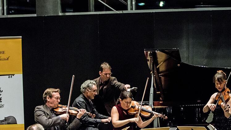 Impressionen vom Konzert des Minguet Quartetts gemeinsam mit dem Pianisten Matthias Kirschnerei in Coburg bei der Gesellschaft der MusikfreundeFoto: Jochen Berger