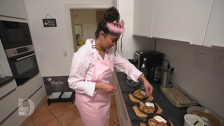 Der Hauptgang: selbstgemachte Pierogi mit Speck.