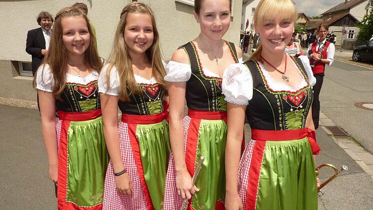 Fesche Nachwuchsmusikerinnen aus Windheim