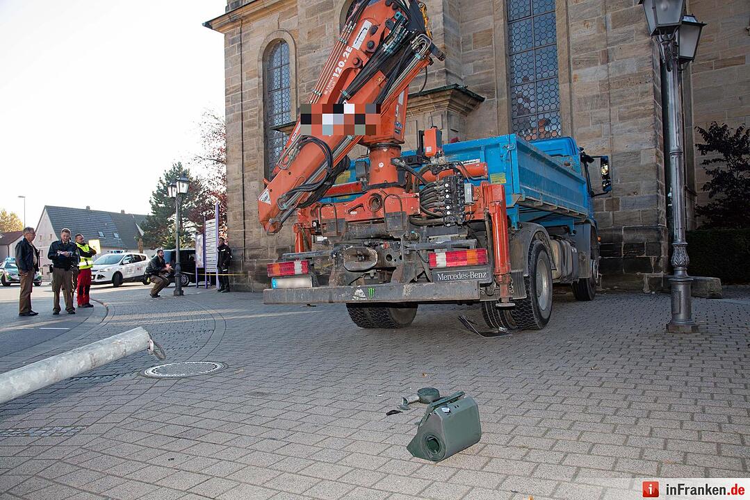 Unfall in Michelau: Lkw prallt gegen Kirchenmauer