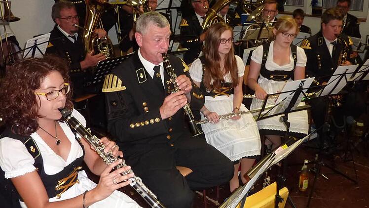 Mit mehreren Beiträgen sorgte die Bergmannskapelle für die musikalische Umrahmung.  Foto: Gerd Fleischmann