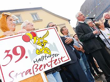 Nach der Begrüßung von Stephan Schneider, Vorsitzender des Straßenfest-Fördervereins, und Bürgermeister Günther Werner (WG) wurde das Straßenfest eröffnet. Foto: Matthias Hoch