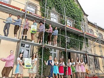 Auch am Teuschnitzer Rathaus herrscht das Voting-Fieber f&uuml;r das Dorffest. Foto: Stefan Eichhorn