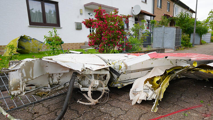 Absturz eines Kleinflugzeuges in ein Wohngebiet