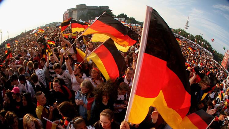 Die Deutschlandfehnte wehte auch bei der EURO 2008 &uuml;berall im Land.