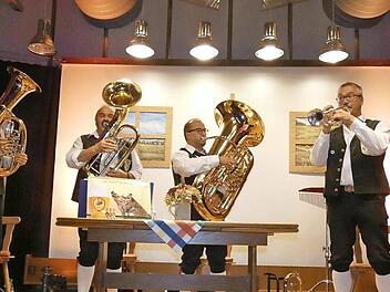 Premiere im Rügheimer Schüttbau hatten die Urlesbacher Musikanten mit ihrem eindrucksvollen und humorvollen Programm.  Foto: Christian Licha