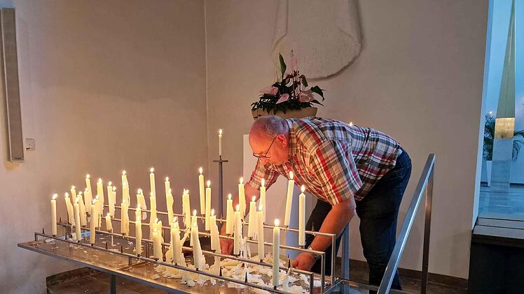 In der Kirche wurden Kerzen entzündet. Foto: Marion Eckert
