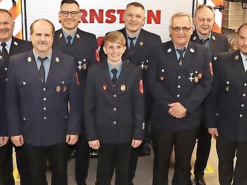 Im Vorstandsteam hat es einige wesentliche &Auml;nderungen gegeben (v. l.): Beisitzer Michael Leicht, Kommandant Thomas Witterauf, Kreisbrandmeister Matthias M&uuml;ller, Vorsitzender Gerald Zeis, Schatzmeister Markus Scheumann, stellvertretende Kommandanti...