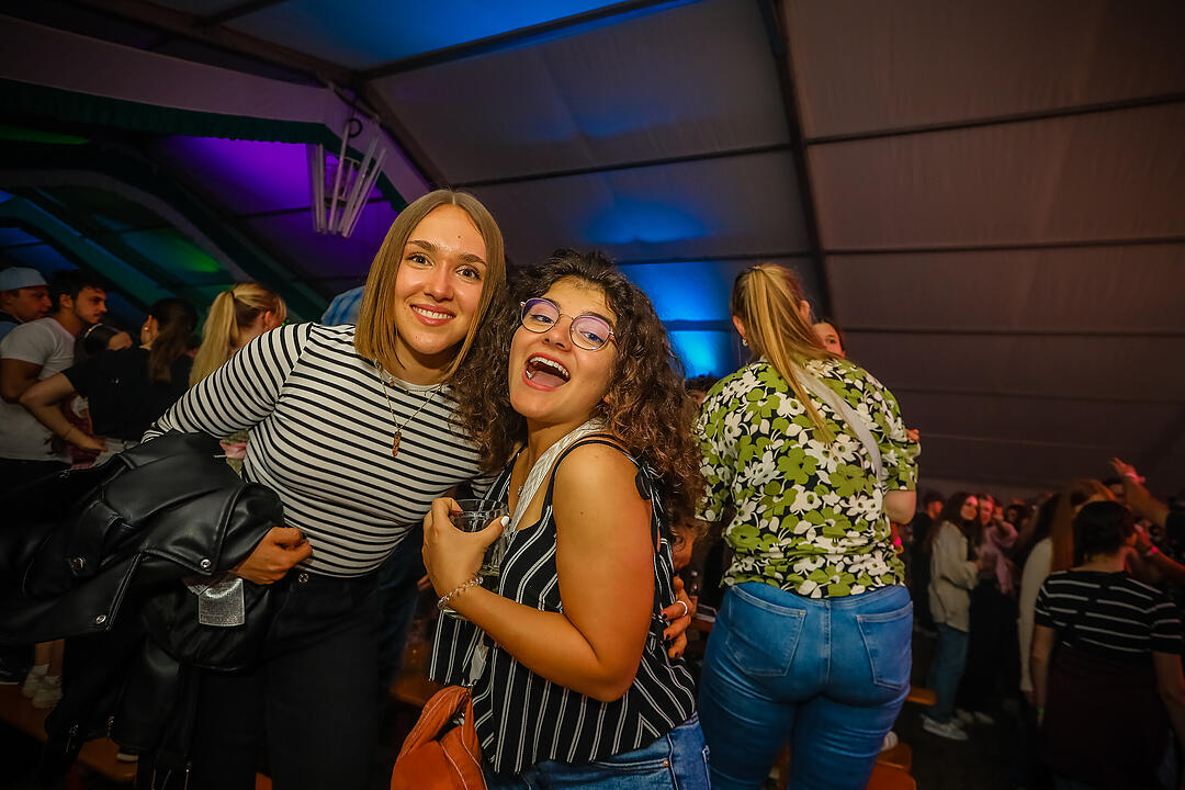 Samstagsparty im Festzelt!