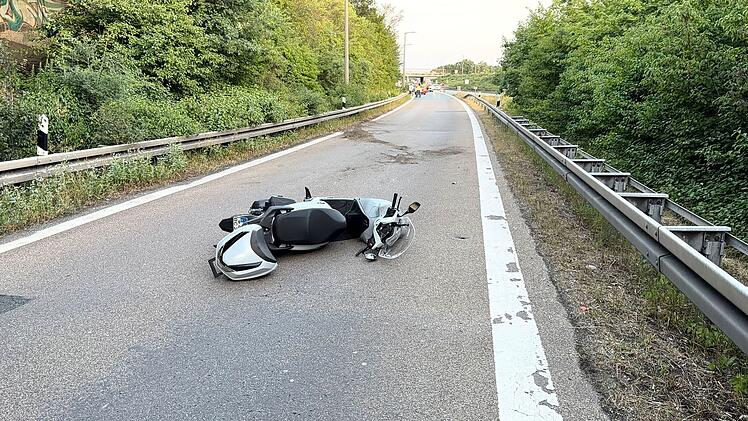 Motorradfahrer nach Kollision mit Verkehrszeichen an S&uuml;dwesttangente in N&uuml;rnberg gestorben