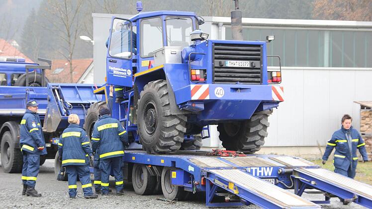 Der Radlader des THW Kulmbach wurde bei der Firma Waltec in Steinberg entladen. Foto: Friedwald Schedel