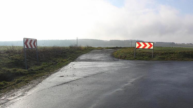 Geradeaus führen würde ein ausgebauter Feldweg. Foto: Schreiber