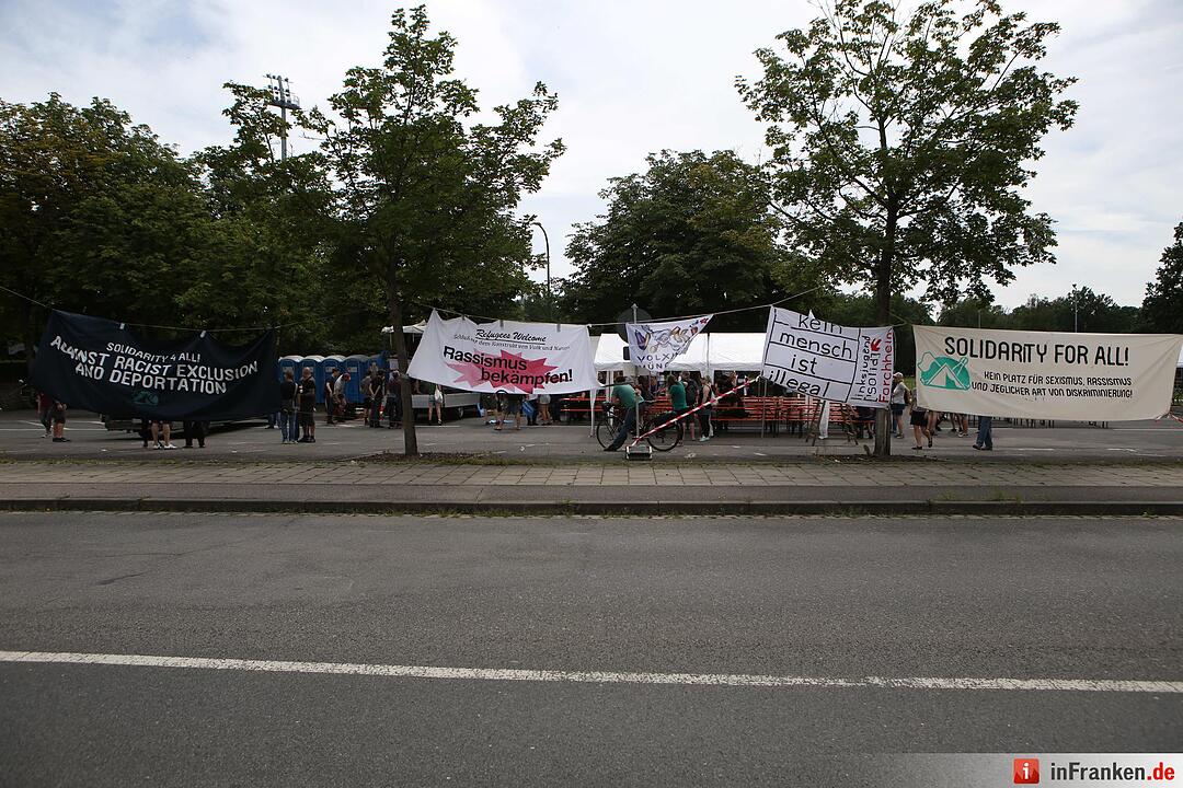 Protestkundgebung vor Bamberger Fluechtlingsheim