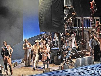 Originell und witzig: Das Musikschauspiel "Die Schatzinsel" von Matthias Straub war in der jetzt beendeten Saison nach dem Weihnachtsmärchen die begehrteste Produktion am Landestheater Coburg.  Foto: Andrea Kremper