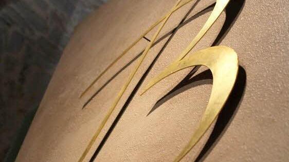 Vor der Schatzkammer prangt ein B.