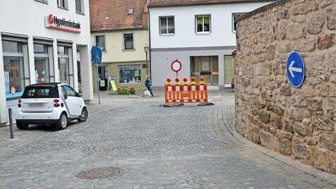 Befahrbar w&auml;re die Gasse ja schon, nur danach k&ouml;nnte man wegen der Baustelle nur in die Fu&szlig;g&auml;ngerzone abbiegen. Das geht nat&uuml;rlich nicht.