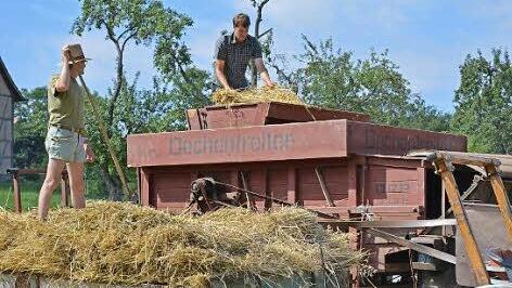 Dreschen wie früher - auch das ist Bestandteil beim Museumsfest im Frelandmuseum Fladungen.  Foto: Jens Englert