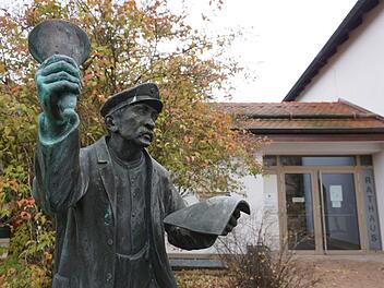 Die Zeiten, dass über einen Ausscheller die Sandberger Neuigkeiten im Ort verbreitet wurden sind längst schon vorbei. Im Gegenteil. Die Gemeinde hat das digitale Zeitalter längst eingeläutet. Gerade in Zeiten von Corona ist das für die Bürger ein wichtiger Service. Foto: Marion Eckert