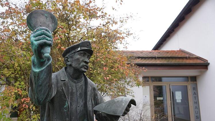 Die Zeiten, dass über einen Ausscheller die Sandberger Neuigkeiten im Ort verbreitet wurden sind längst schon vorbei. Im Gegenteil. Die Gemeinde hat das digitale Zeitalter längst eingeläutet. Gerade in Zeiten von Corona ist das für die Bürger ein wichtiger Service. Foto: Marion Eckert