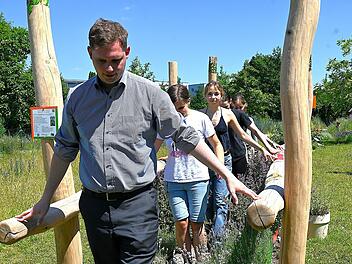 Bamberg: Inklusiver Sinnespfad bei Bienen-InfoWabe  in Gaustadt er&ouml;ffnet