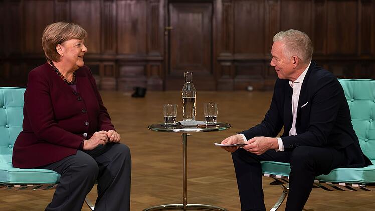 Im Gespr&auml;ch mit Johannes B. Kerner blickte Angela Merkel auf ihre Zeit als Bundeskanzlerin zur&uuml;ck - und gab Einblicke in ihren heutigen Alltag.