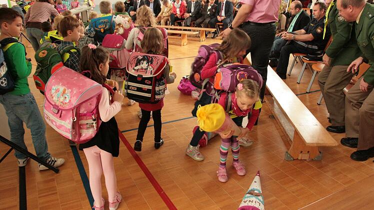 Übergabe der Sicherheitsdreiecke zum Schulanfang 2014 in Münnerstadt. Fotos: Paul Ziegler/Heike Beudert