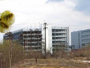 In Forchheim-Süd ist ein neues Industriegebiet entstanden. Wirtschaftsmotor ist Siemens, das diese neuen Gebäude errichtet hat. Foto: Josef Hofbauer
