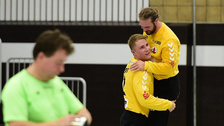 Die Torhüter Felix Schmidl (rechts) und Nick Weber waren die Erfolgsgaranten für den 20:15-Sieg des HSC Bad Neustadt gegen den TSV Friedberg. Anand Anders