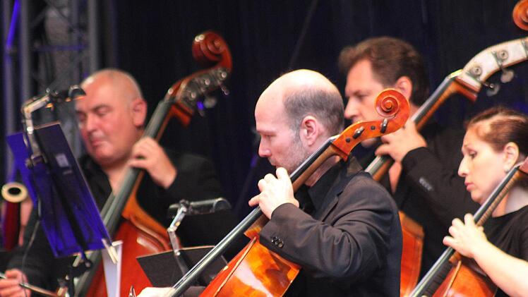 Die Hofer Symphoniker bei ihrem Konzert im Schönen Hof der Plassenburg Foto: Sonny Adam