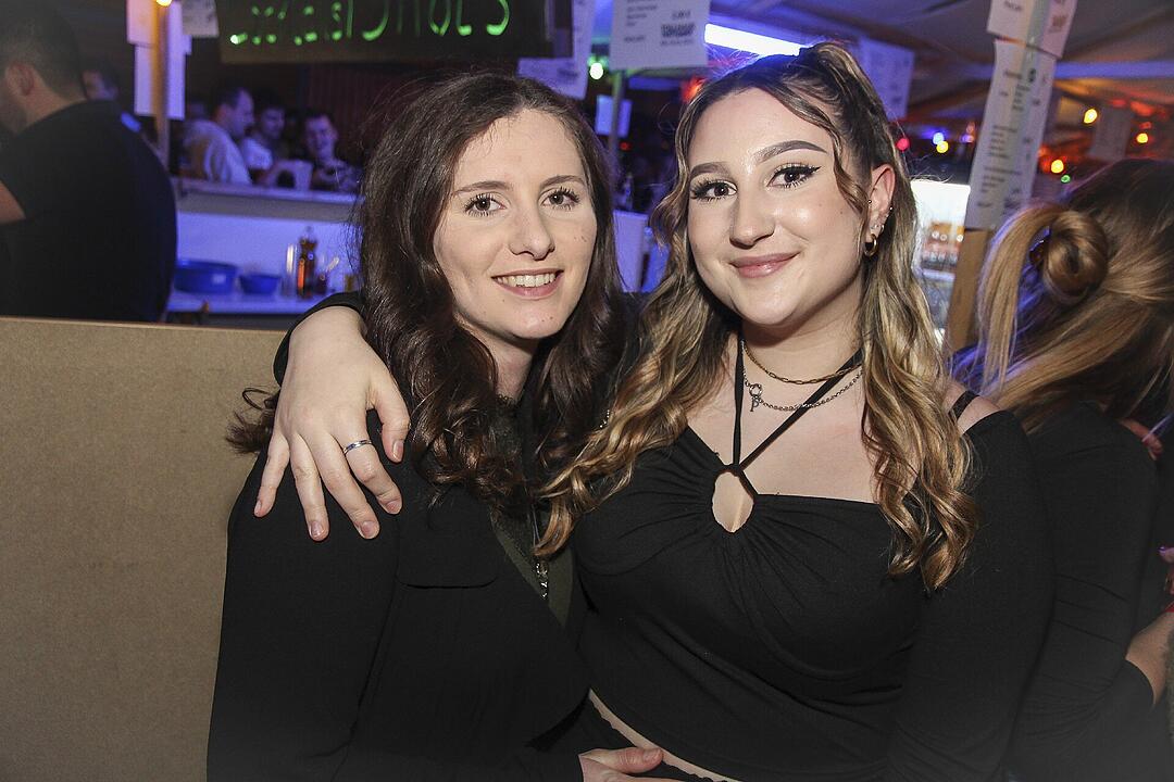 Mit vielen Party-Songs der 80er & 90er und Rock-Pop Klassikern