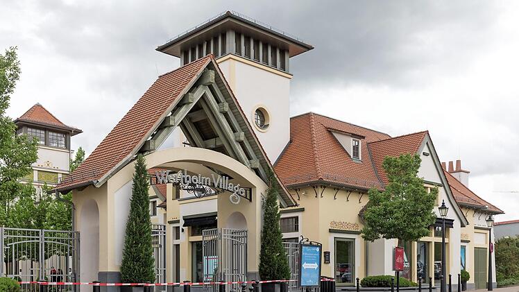 Einkaufen in einem Outlet-Center im Stil eines fr&auml;nkischen Dorfs: So lockt Wertheim Village vor allem Besucher aus dem Ausland an.  Foto: Patty Varasano