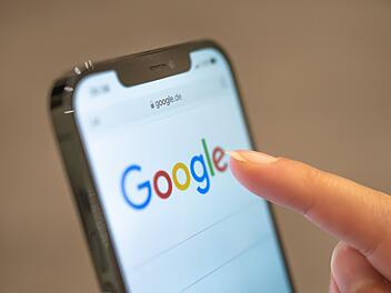 Eigene Intim-Fotos bei Google? Klägerin will Grundsatzurteil