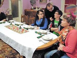 Jetzt werden den Neureichen mal gute Sitten beigebracht.  Foto: privat